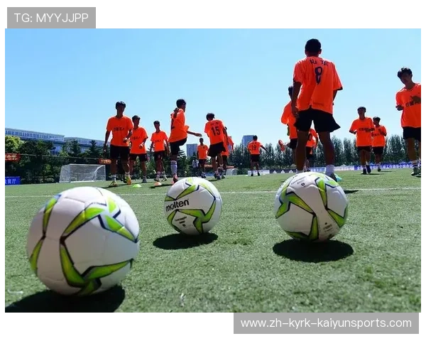 足球比赛中的团队协作与个人突破